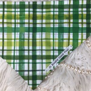 🐶 4 for $16 DOG BANDANA ( clover 🍀)
